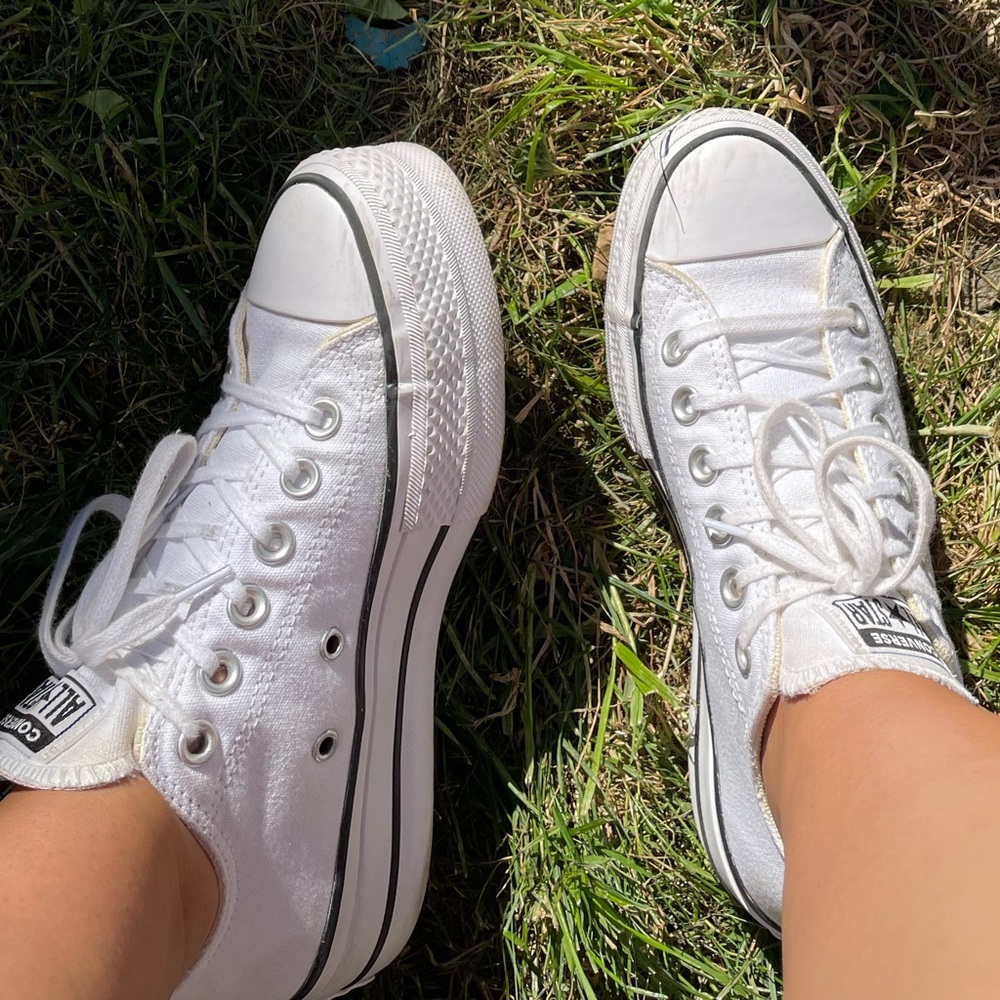 Size 5.5 Platform Low Top Converse !! White & Black! Slightly worn!
